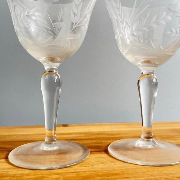 Lot of 2 Vintage cordial Glasses Clear Glass Floral Pattern - Picture 8 of 10